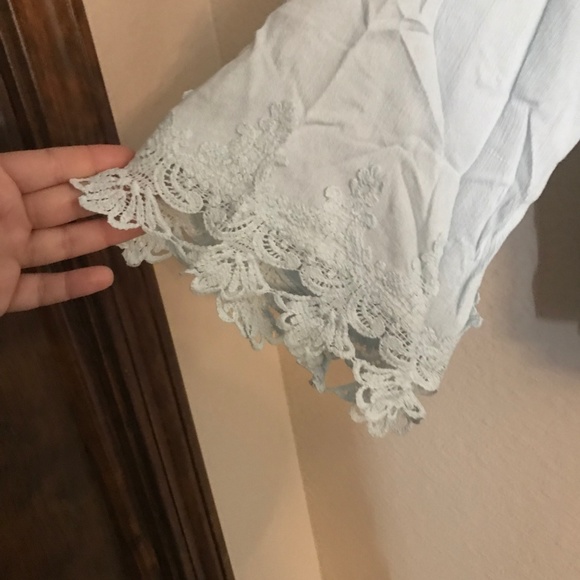 NWT! Beautiful Lacy Blouse - Picture 3 of 4